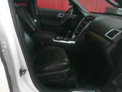2013 Ford Explorer, $10995. Photo 7
