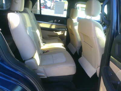 2017 Ford Explorer, $9995. Photo 8