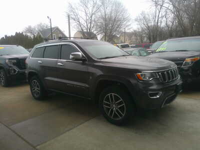 2018 Jeep Grand Cherokee, $10895. Photo 2