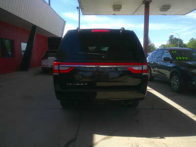 2017 Lincoln Navigator L, $10900. Photo 5