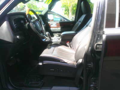 2017 Lincoln Navigator L, $10900. Photo 6