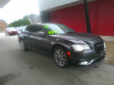 2018 Chrysler 300, $9995. Photo 2
