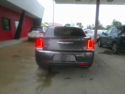2018 Chrysler 300, $9995. Photo 5