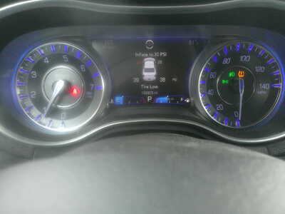 2018 Chrysler 300, $9995. Photo 10
