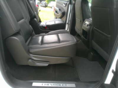 2018 Chevrolet Suburban, $9995. Photo 9