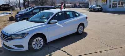 2019 Volkswagen Jetta, $16990. Photo 2