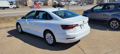 2019 Volkswagen Jetta, $18490. Photo 4