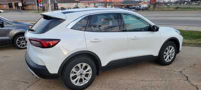 2024 Ford Escape, $25990. Photo 3