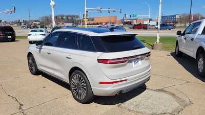 2020 Lincoln Corsair, $25990. Photo 2