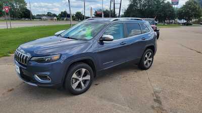 2019 Jeep Cherokee, $17980. Photo 2