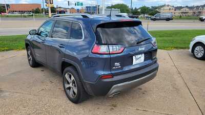2019 Jeep Cherokee, $17980. Photo 3
