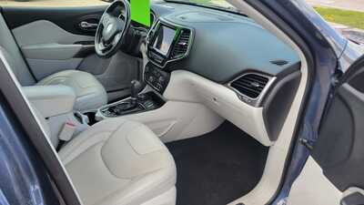 2019 Jeep Cherokee, $17980. Photo 6