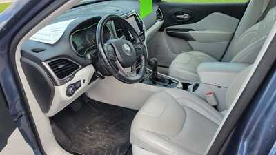 2019 Jeep Cherokee, $17980. Photo 7
