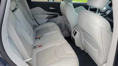 2019 Jeep Cherokee, $17980. Photo 9