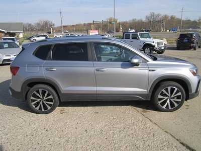 2022 Volkswagen Taos, $18999. Photo 4