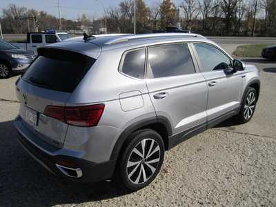 2022 Volkswagen Taos, $18999. Photo 5