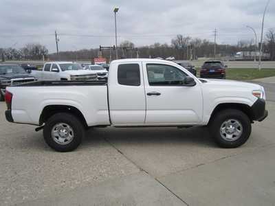 2019 Toyota Tacoma, $19999. Photo 4