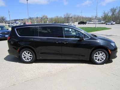 2022 Chrysler Voyager, $19999. Photo 4