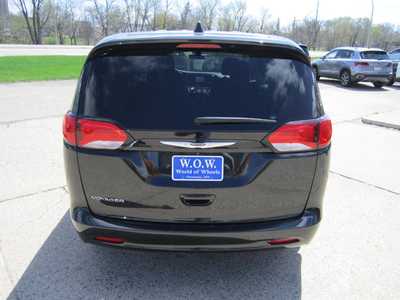 2022 Chrysler Voyager, $19999. Photo 6