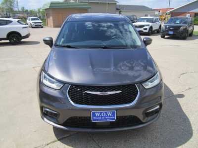 2023 Chrysler Pacifica, $14999. Photo 2