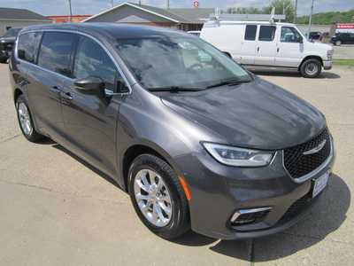 2023 Chrysler Pacifica, $14999. Photo 3