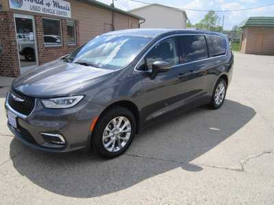 2023 Chrysler Pacifica, $14999. Photo 1