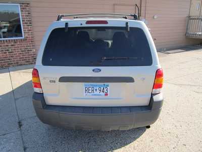 2005 Ford Escape, $2999. Photo 4