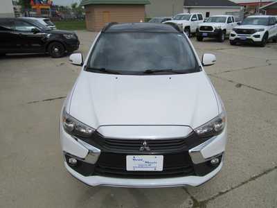 2017 Mitsubishi Outlander, $9999. Photo 2