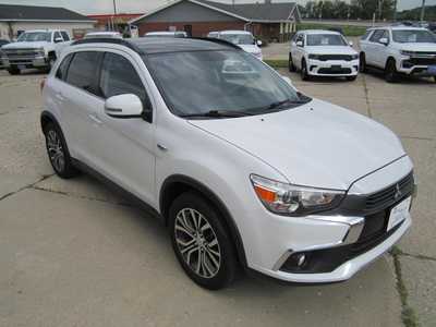 2017 Mitsubishi Outlander, $9999. Photo 3