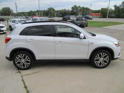 2017 Mitsubishi Outlander, $9999. Photo 4