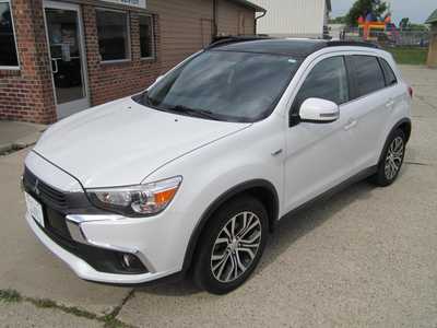 2017 Mitsubishi Outlander, $9999. Photo 1