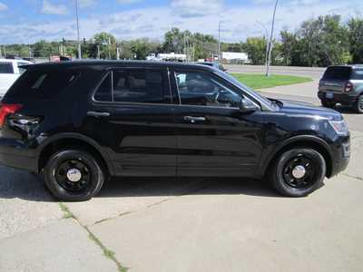 2017 Ford Explorer, $9999. Photo 4