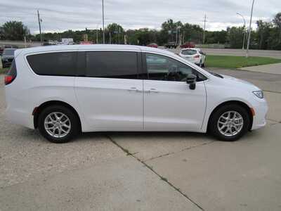 2025 Chrysler Pacifica, $28999. Photo 4