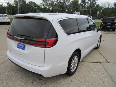 2025 Chrysler Pacifica, $28999. Photo 5