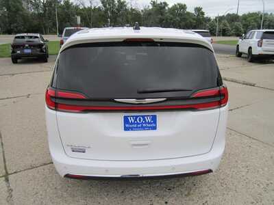 2025 Chrysler Pacifica, $28999. Photo 6