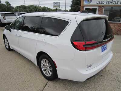 2025 Chrysler Pacifica, $28999. Photo 7