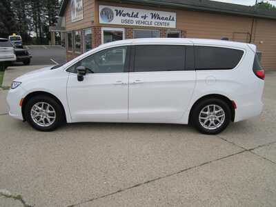 2025 Chrysler Pacifica, $28999. Photo 8