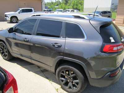 2018 Jeep Cherokee, $12999. Photo 2