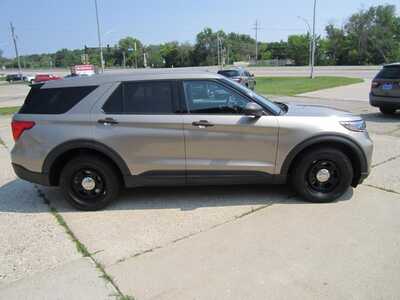 2021 Ford Explorer, $13999. Photo 4