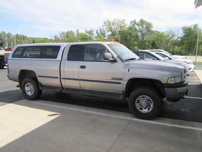 1999 Dodge RAM 2500, $13999. Photo 2
