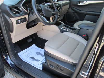 2021 Ford Escape, $25900. Photo 6