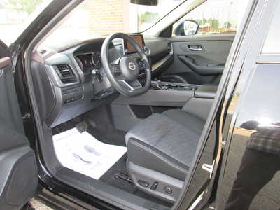 2023 Nissan Rogue, $24950. Photo 7