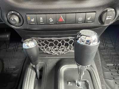 2016 Jeep Wrangler Unlimited, $19000. Photo 7