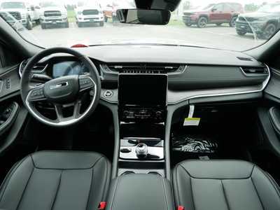 2025 Jeep Grand Cherokee, $43766. Photo 9