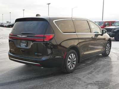 2025 Chrysler Pacifica, $37002. Photo 2