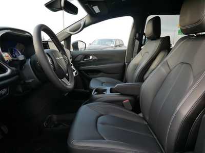 2025 Chrysler Pacifica, $37002. Photo 4