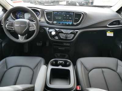 2025 Chrysler Pacifica, $37002. Photo 6