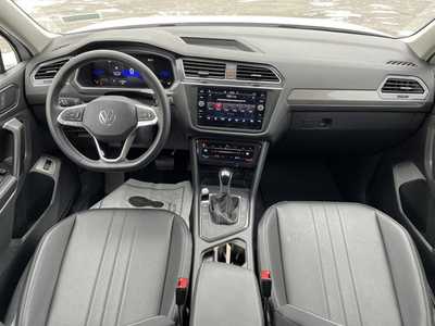2023 Volkswagen Tiguan, $22400. Photo 4