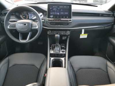 2025 Jeep Compass, $28736. Photo 6