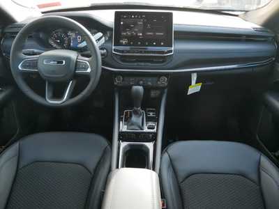 2025 Jeep Compass, $28736. Photo 6